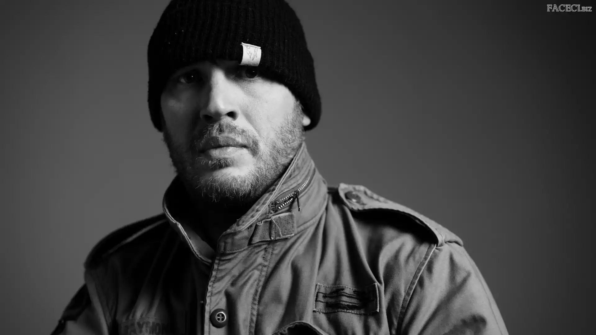 Czapka, Tom Hardy, Czarno-białe, Kurtka, Aktor, Zarost